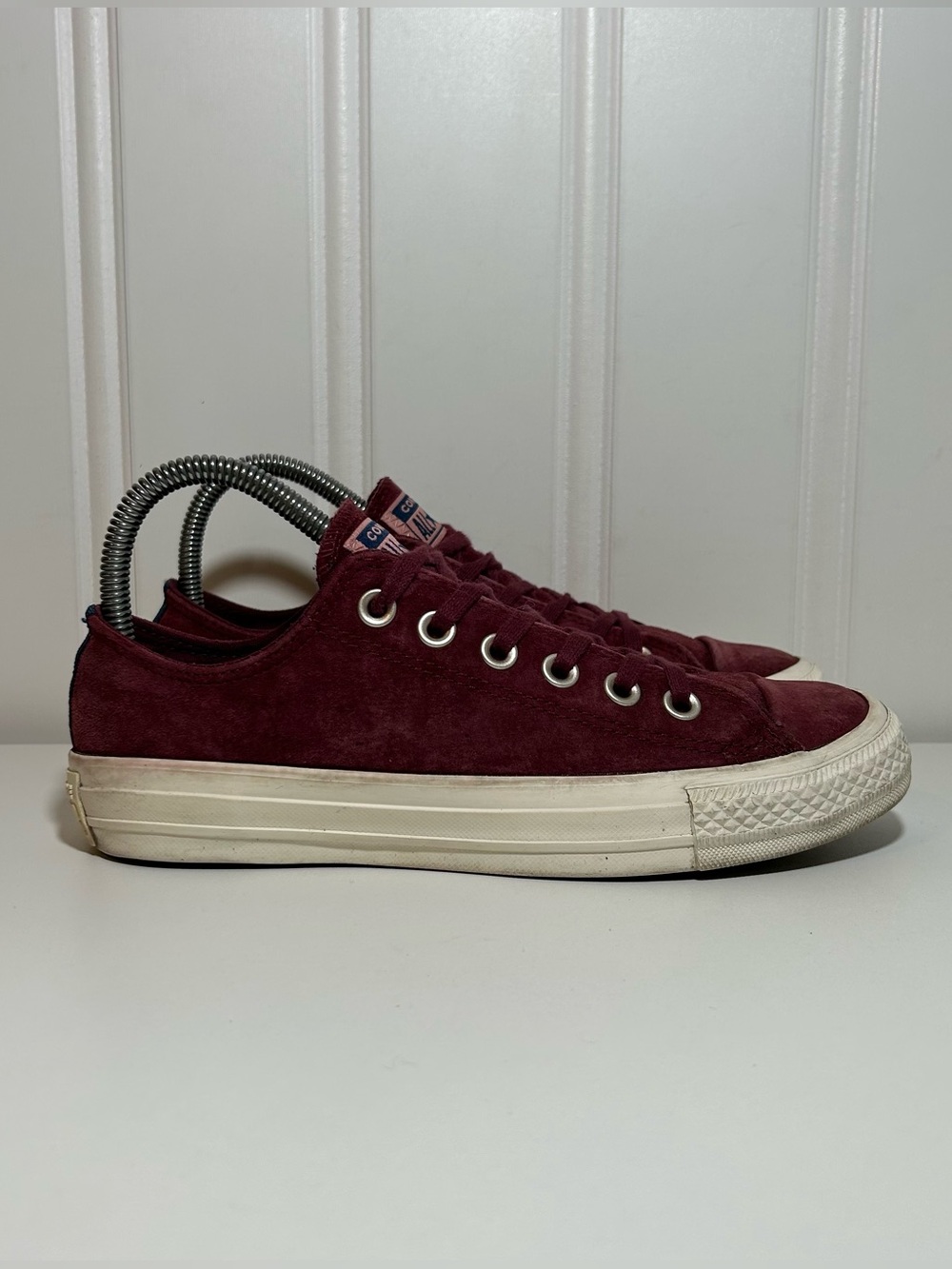 Converse ctas Classic Low-Top Suede Sneakers - Burgundy